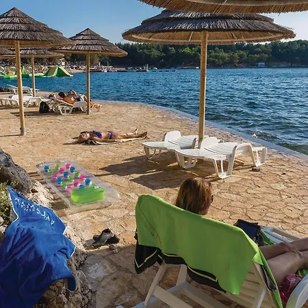 2 Bedroom Cozy In Appartement Poreč