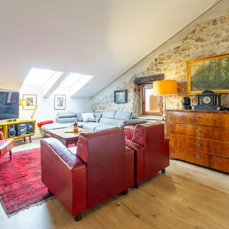 2 Bedroom Cozy In Appartement