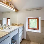 Apartment 2 Bedroom Cozy In *