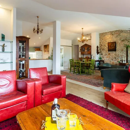 2 Bedroom Gorgeous In Apartament *