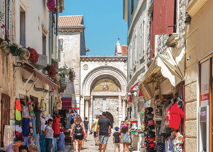 2 Bedroom Cozy In Apartamento Poreč