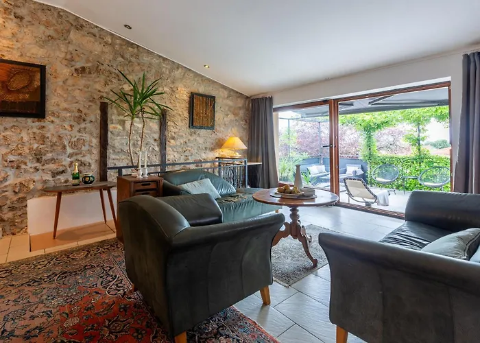 Διαμέρισμα 2 Bedroom Cozy In *