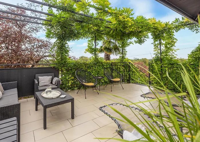 Διαμέρισμα 2 Bedroom Cozy In