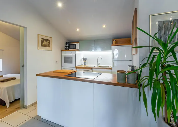 Apartment 2 Bedroom Cozy In Poreč