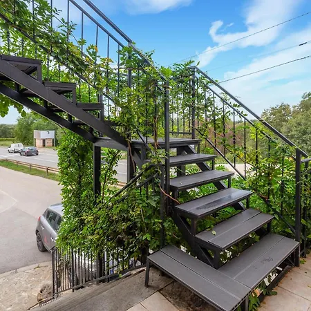 2 Bedroom Cozy In * بوريتش