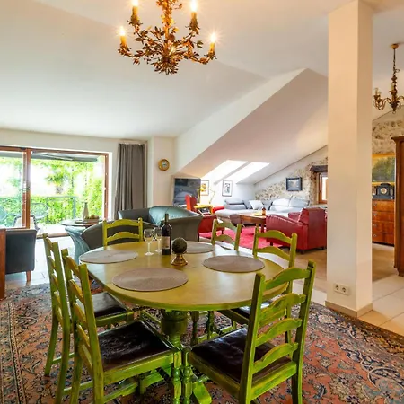 2 Bedroom Gorgeous In Apartment